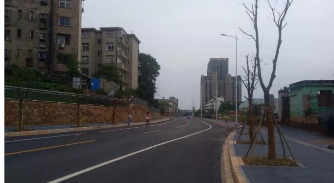 通車啦！經開區首條彩色透水砼道路完工通車